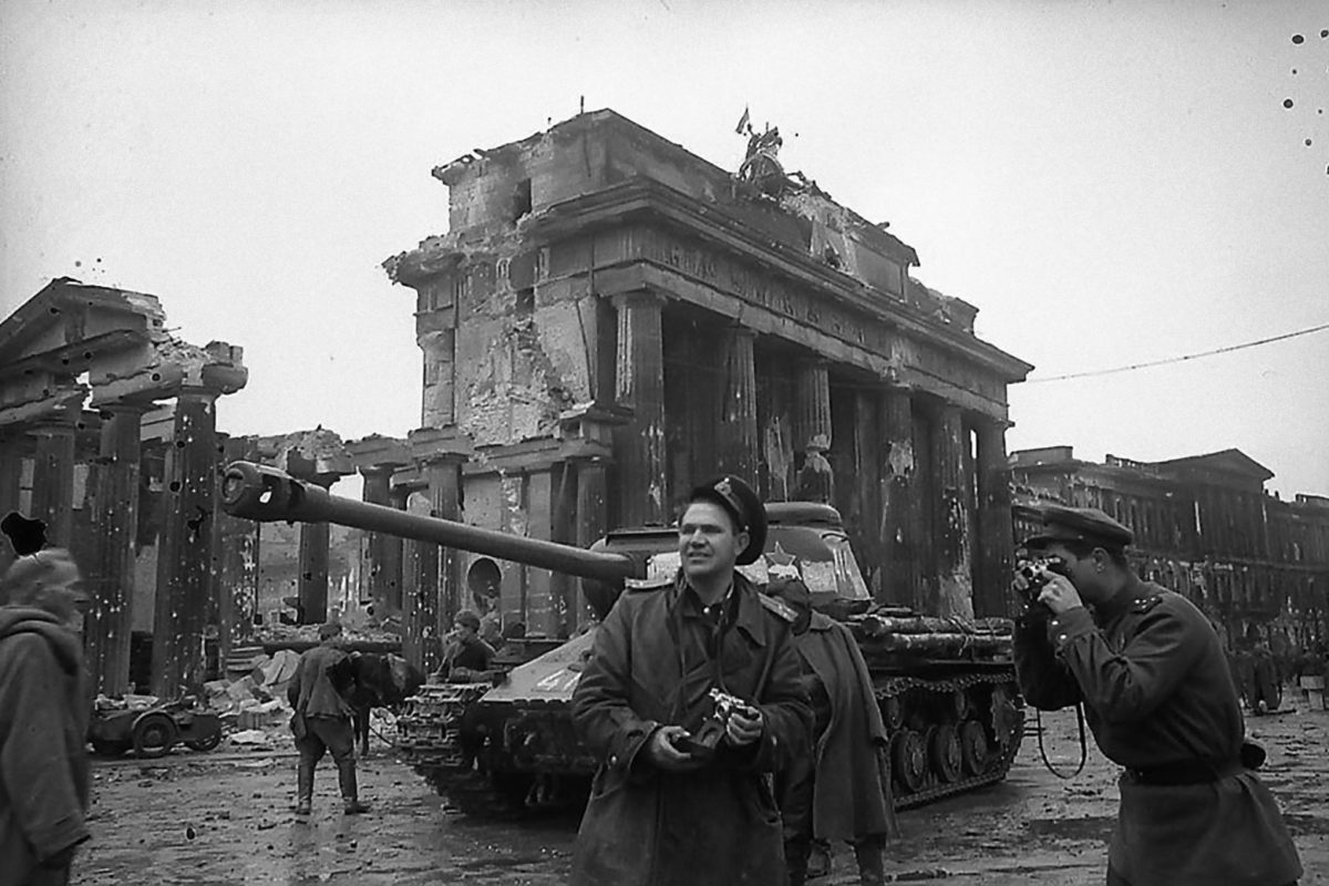 Γιεβγκιένι Χαλντέι: Ο άνθρωπος πίσω από τη φωτογραφία στο Ράιχσταγκ