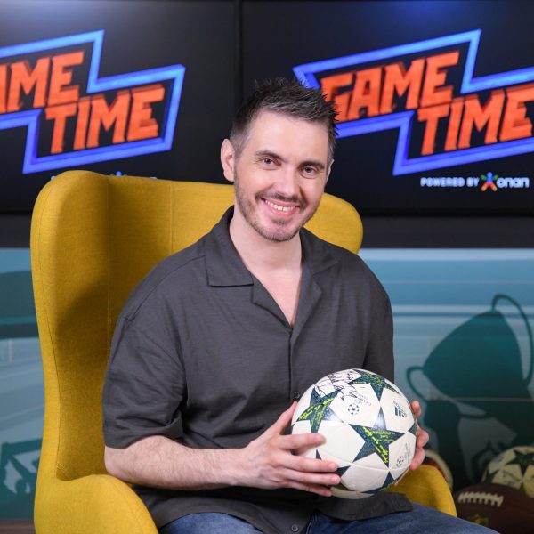 ΟΠΑΠ Game Time: O Μιχάλης Χατζηγιάννης αφιερώνει τραγούδι στην Εθνική Ομάδα