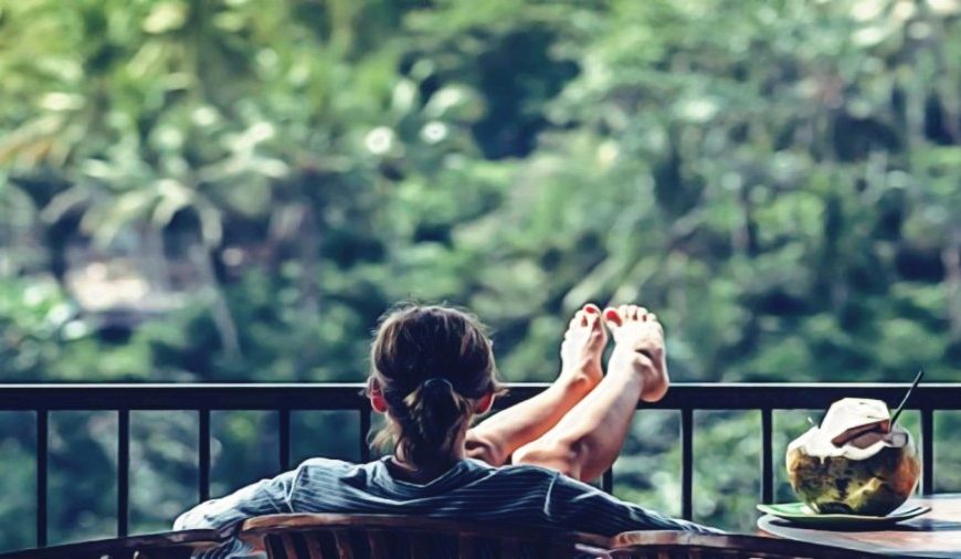 Καλοκαίρι στο μπαλκόνι για έναν στους δύο που δεν θα κάνει διακοπές&hellip;