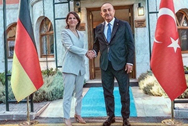 Τσαβούσογλου: Η Γερμανία δεν επιδεικνύει αμεροληψία στα ελληνοτουρκικά