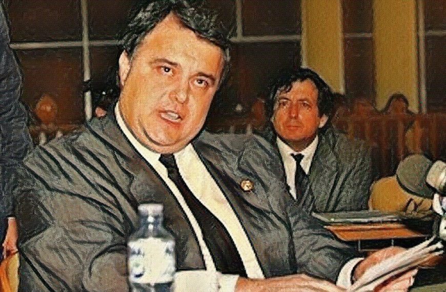 Το βρώμικο ‘89: Κοσκωτά το ανάγνωσμα, πρόσχωμεν…