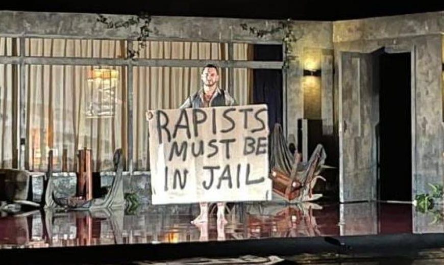 Σύγκρουση ΣΥΡΙΖΑ-Μενδώνη για τις αντιδράσεις στην αποφυλάκιση Λιγνάδη- Μαζικές παρεμβάσεις καλλιτεχνών