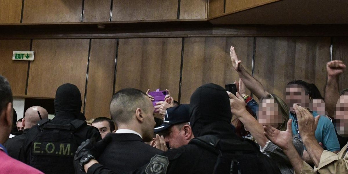 Δίκη Χρυσής Αυγής – Εφετείο: Συνθήματα και ναζιστικοί χαιρετισμοί