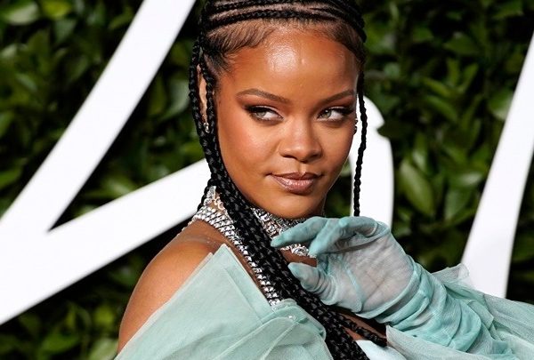 Η Ριάνα στο σόου του ημιχρόνου του Super Bowl 2023