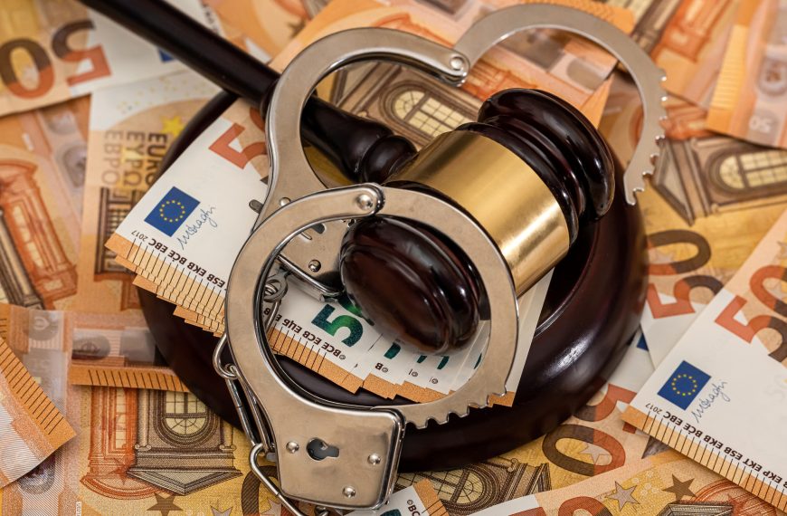 Αρχή για το Ξέπλυμα Μαύρου Χρήματος: Έρευνα για φορολογική απάτη “μαμούθ”