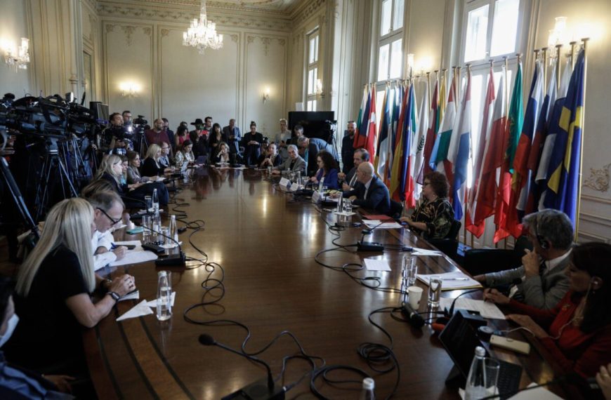 MEDIAPARΤ: Το Ευρωπαϊκό Κοινοβούλιο καλεί την Ελλάδα για «επείγουσα» έρευνα για τις υποκλοπές