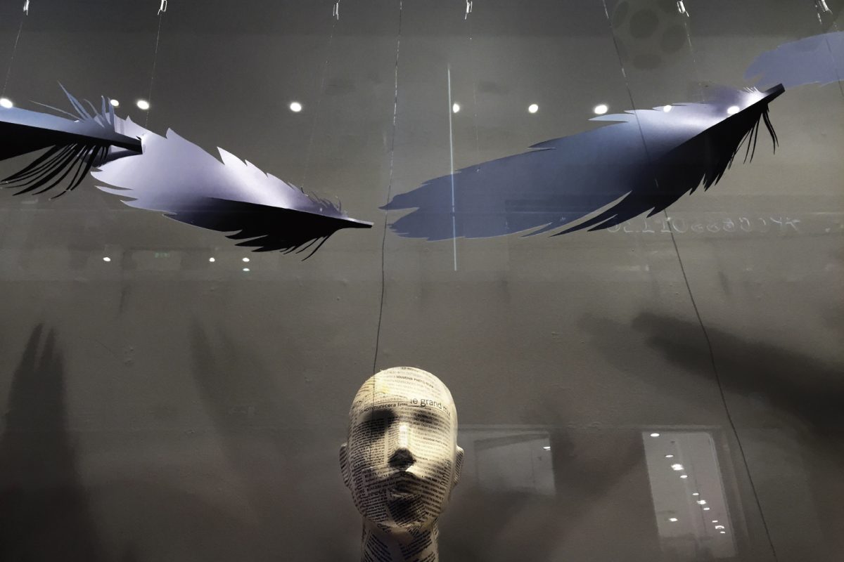 «Υπάρξεις»: Οι κούκλες της βιτρίνας «ζωντανεύουν» στο νέο φωτογραφικό λεύκωμα του Πλάτωνα Τσούλου