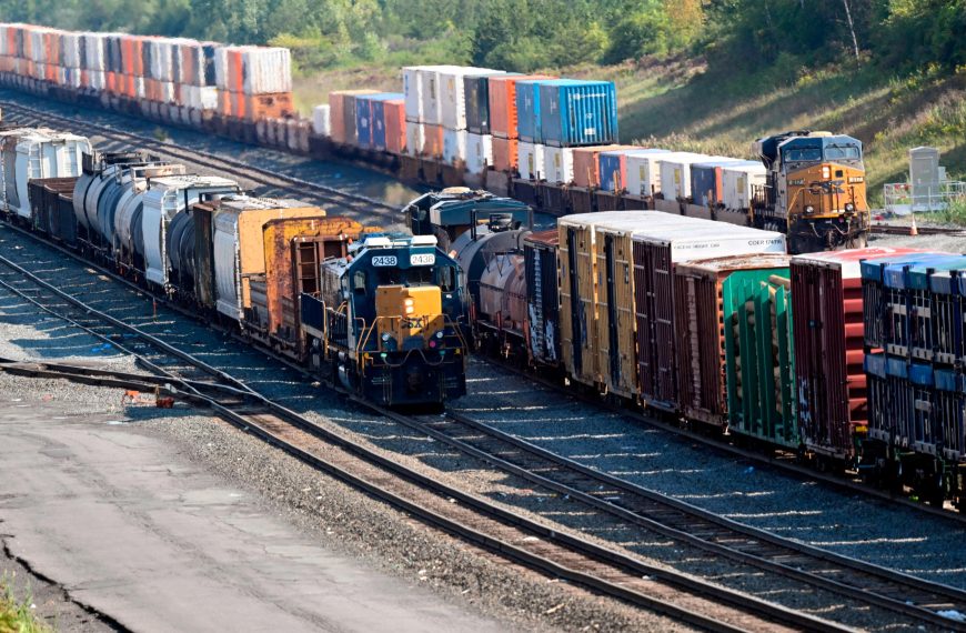 ΗΠΑ: Η κυβέρνηση Μπάιντεν ενεργοποιεί νόμο του 1926 για να εμποδίσει απεργία&hellip;