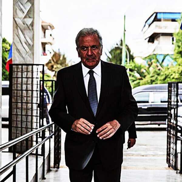 Αβραμόπουλος: Με έγκριση της Κομισιόν η συμμετοχή μου στην ΜΚΟ&hellip;