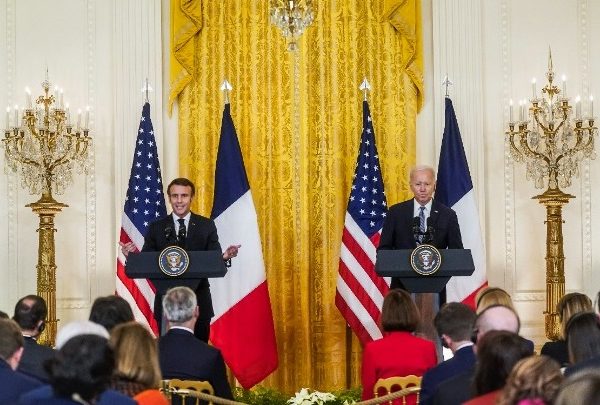 Μπάιντεν και Μακρόν δεσμεύτηκαν να συντονίσουν την απάντηση των χωρών τους στις&hellip;