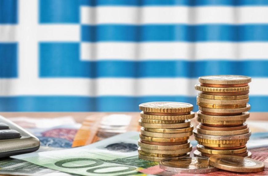 Πρωταθλήτρια χρέους η Ελλάδα – Στουρνάρας: Χρειάζονται 40 χρόνια για να επιστρέψει στο 60% του ΑΕΠ