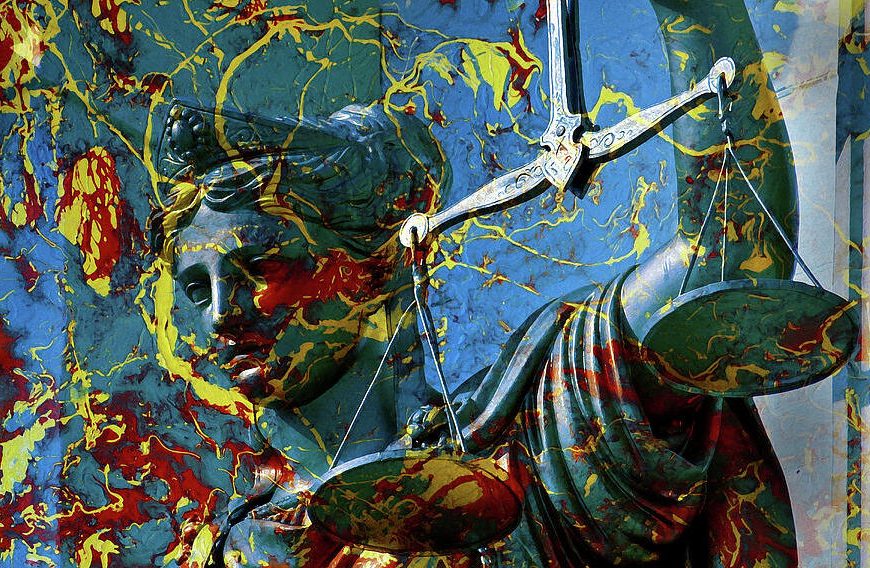 Κώστας Παπαδάκης / Ποινικοί Κώδικες: Κομμάτια και θρύψαλα