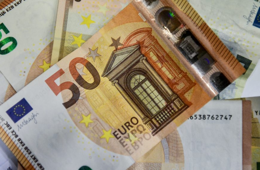 Xρέη/«EISPRAXIS»: «Πυκνώνουν» πλειστηριασμοί και κατασχέσεις