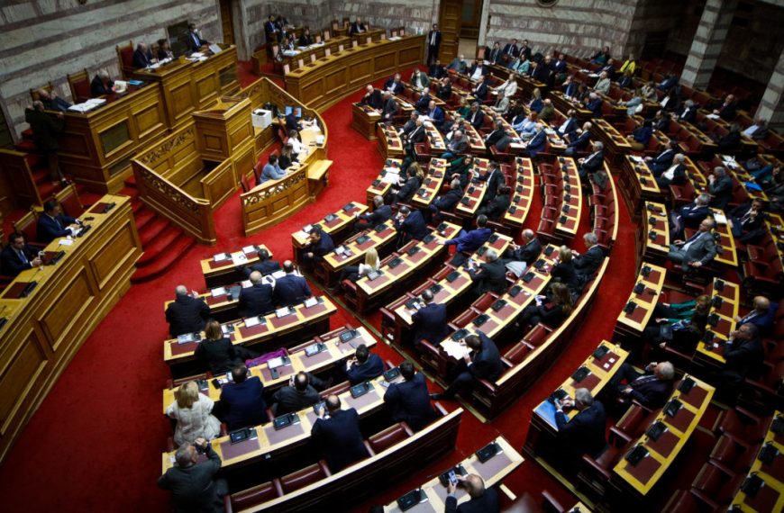 Πρόταση δυσπιστίας: Ακραία πόλωση ενόψει εκλογικής αναμέτρησης