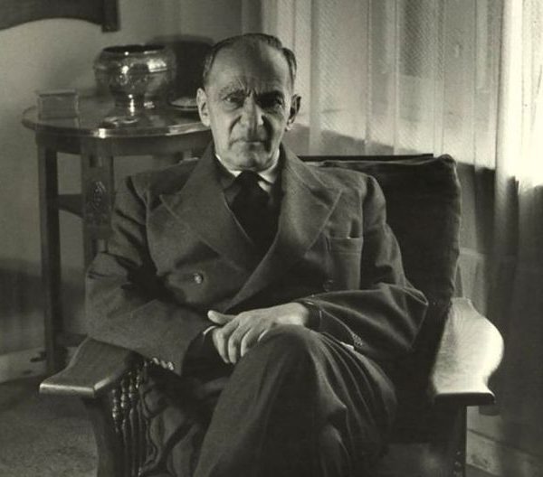 Ο «Εχθρός» Πολιτισμός: Όταν η Χούντα συνέλαβε τον Κοσμά Πολίτη