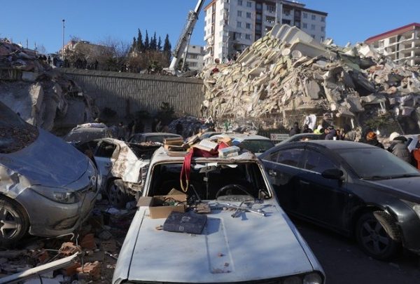 Τελευταίες ελπίδες για τον εντοπισμό επιζώντων μετά τον φονικό σεισμό σε Τουρκία&hellip;