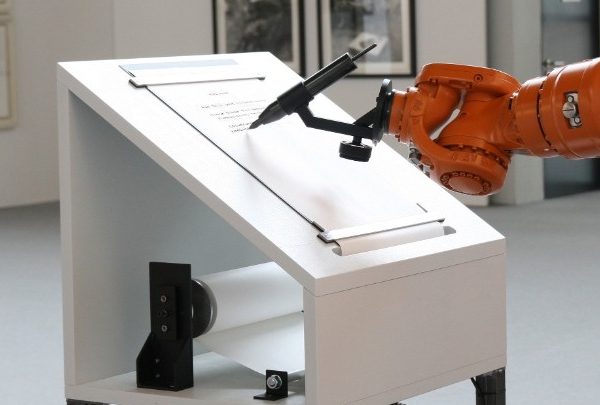 «Hallo robot/Γειά σου ρομπότ – Το ντιζάιν ανάμεσα στον άνθρωπο και την&hellip;