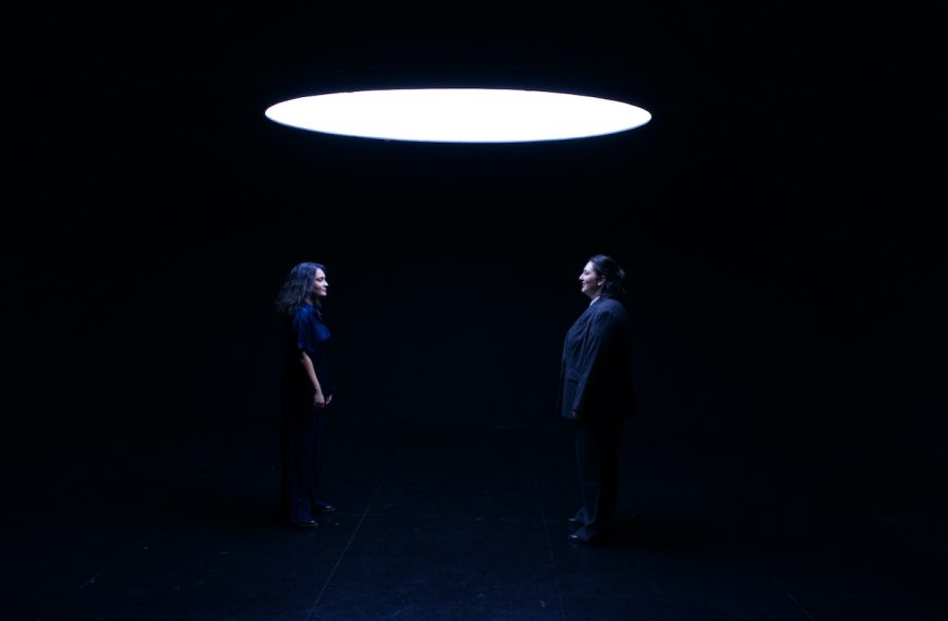 “Η Αναρχική” του David Mamet στο θέατρο Αυλαία