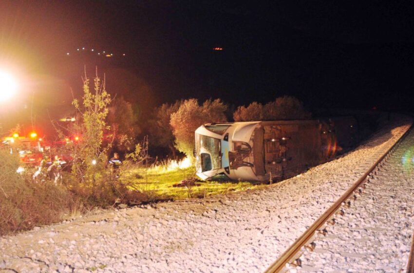 Τέμπη: Σφοδρή σύγκρουση τρένων – Δεκάδες οι τραυματίες – Πληροφορίες για νεκρούς (φωτο)