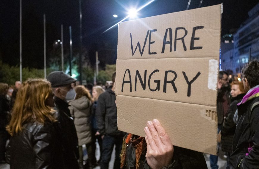 Αντώνης Λιάκος / Νέα γενιά: Τα θύματα του «Γερούν, γερά»