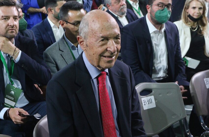 Ο Σημίτης αποδομεί το αφήγημα Μητσοτάκη για την ανάπτυξη