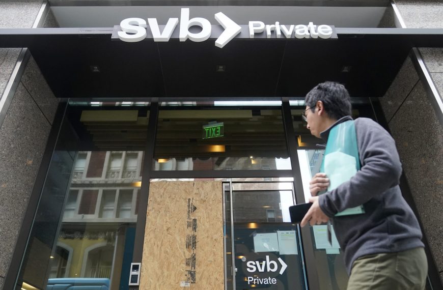 SVB: «Συναγερμός» για νέες αυξήσεις επιτοκίων μετά την κατάρρευση