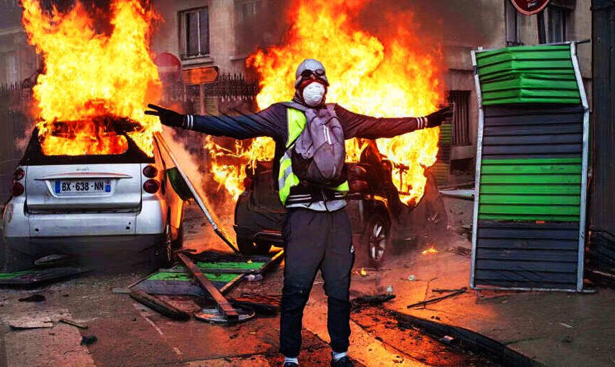 Ρομπόλης-Μπέτσης / Ο Νεοφιλελευθερισμός ως εύφλεκτη ύλη της γαλλικής εξέγερσης