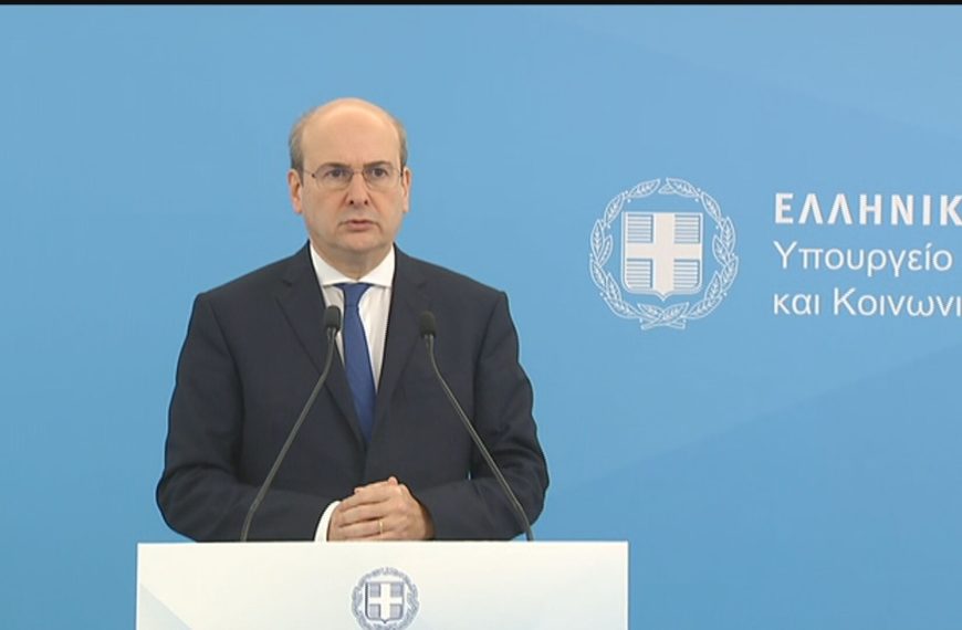 Χατζηδάκης – Κατώτατος μισθός: Τι κερδίζουν οι εργαζόμενοι – Αυξάνονται 19 επιδόματα