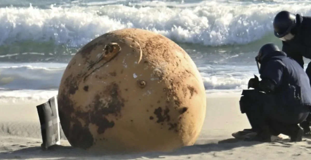 Tο μυστήριο με τη σιδερένια μπάλα σε ακτή της Ιαπωνίας – Τι ήταν&hellip;