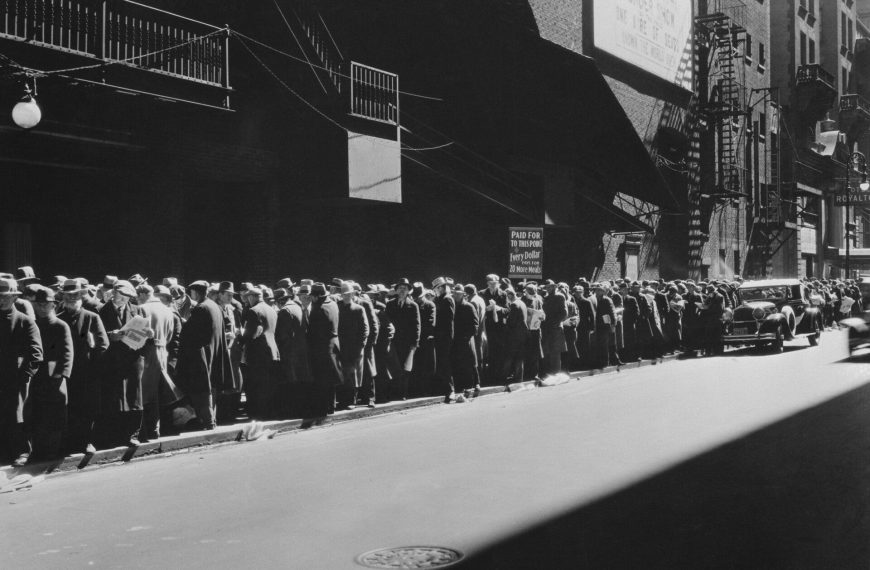 Wall Street Journal: Η ιστορία των τραπεζικών χρεοκοπιών