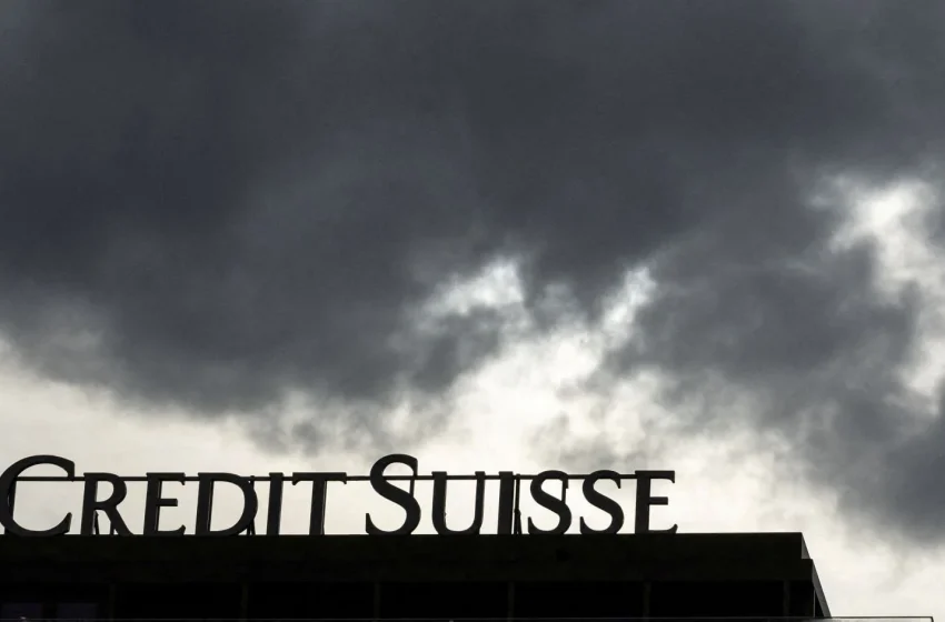 Credit Suisse: Γκρεμίζεται 25% η μετοχή – Βυθίζει και τις άλλες τράπεζες