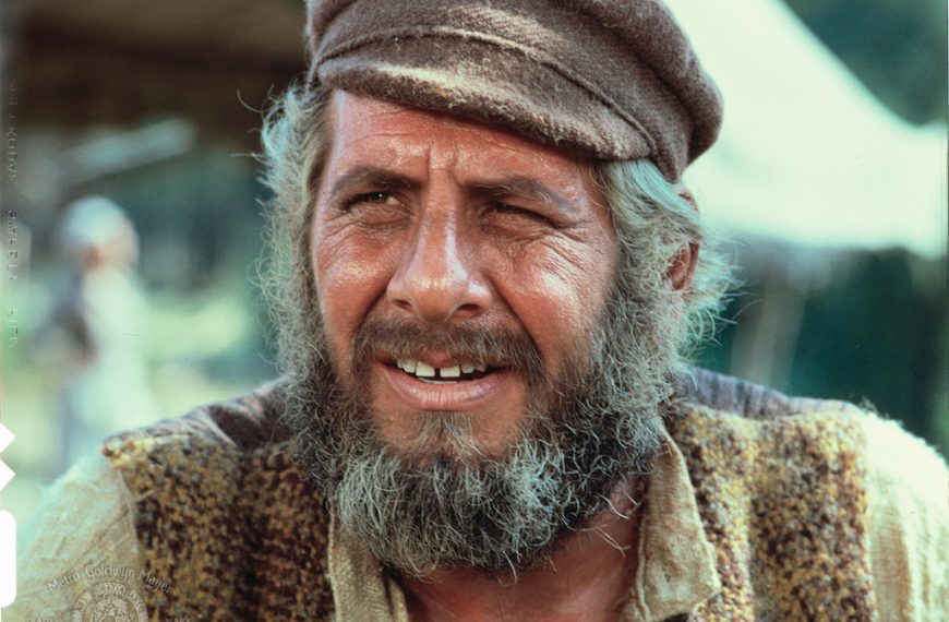 Έφυγε ο «Βιολιστής στη Στέγη», Τζεμ Τοπόλ