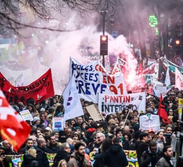 Συνταξιοδοτικό: Το «ξεκούρδιστο ρολόι» του Μακρόν