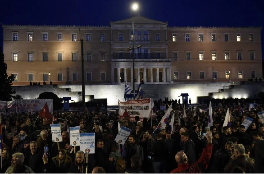 Μεγάλη συγκέντρωση διαμαρτυρίας για την ιδιωτικοποίηση του νερού