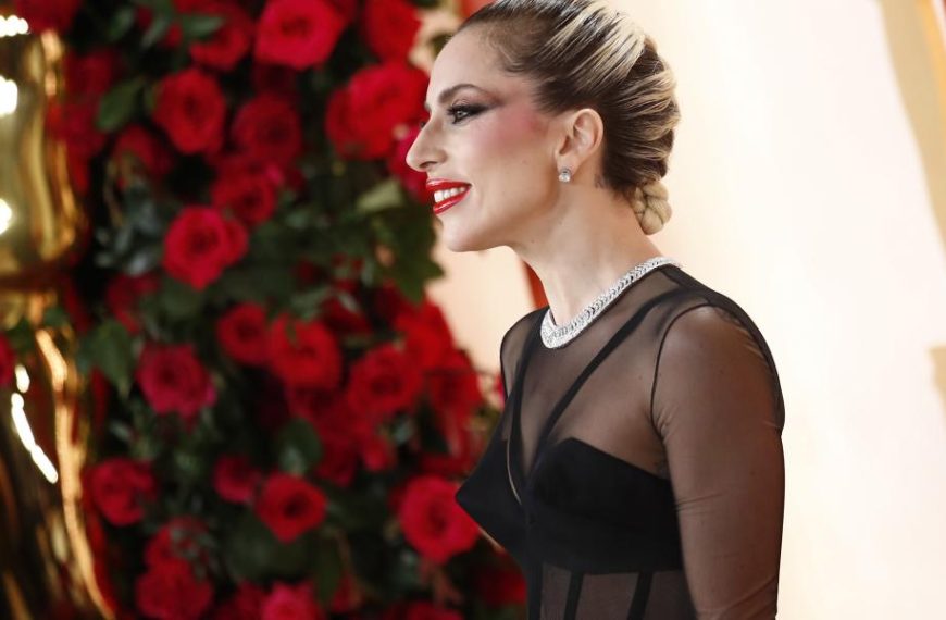 Lady Gaga: H extreme εμφάνιση στην σκηνή των Όσκαρ