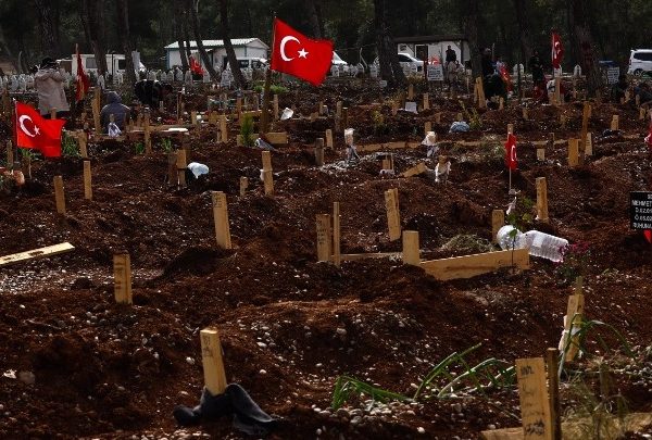 Ένα μήνα μετά τον σεισμό: Περισσότεροι από 45.000 νεκροί και…