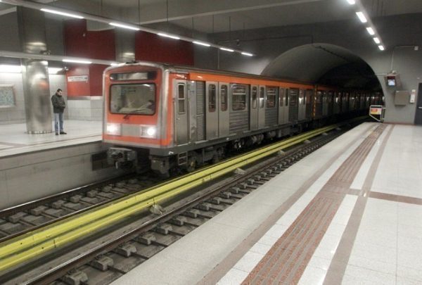 ΕΛΑΣ: Κλείνουν πάλι τους σταθμούς του μετρό «Σύνταγμα» και «Πανεπιστήμιο»