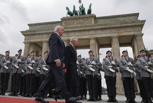 Σταϊνμάιερ και βασιλιάς Κάρολος Γ’ δεσμεύτηκαν για την εμβάθυνση της βρετανογερμανικής σχέσης
