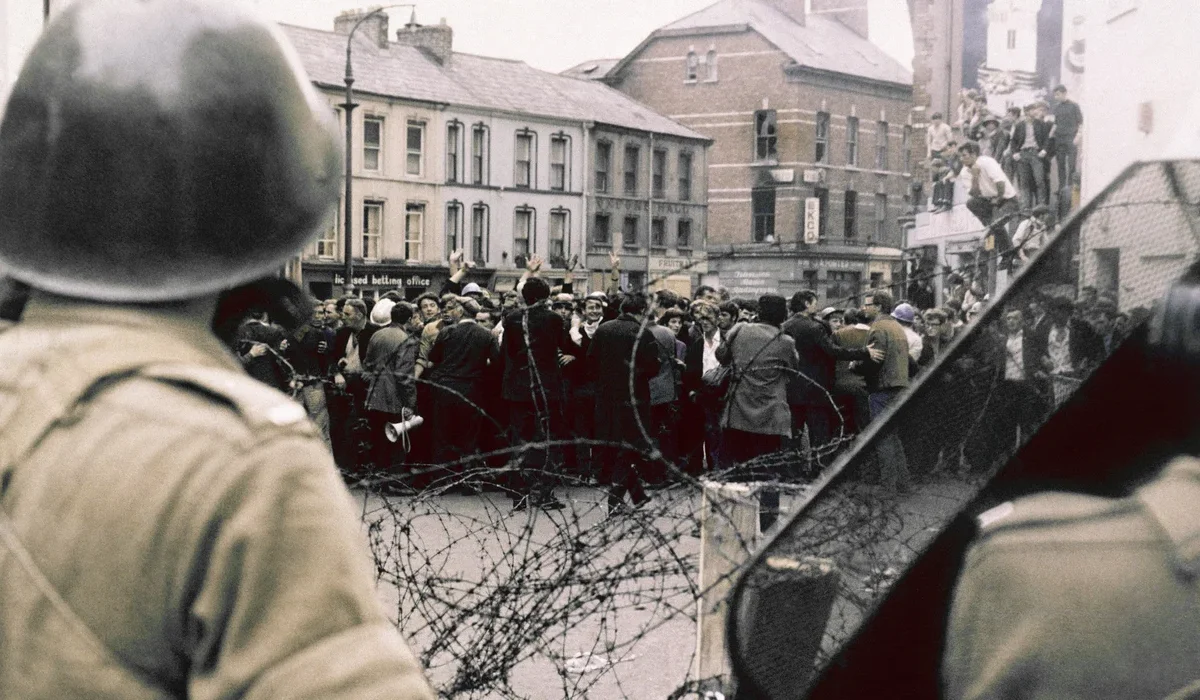 Η Βόρεια Ιρλανδία γιορτάζει 25 χρόνια ειρήνης