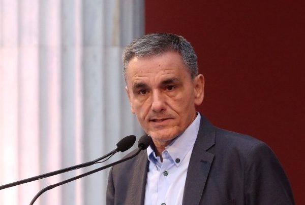 Τσακαλώτος: Υπάρχει πιθανότητα ο κ. Μητσοτάκης να είναι είτε υποκριτής είτε λαϊκιστής;