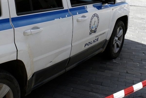 Έφοδος κουκουλοφόρων της Χρυσής Αυγής σε έκθεση καλλιτέχνη από τη&hellip;