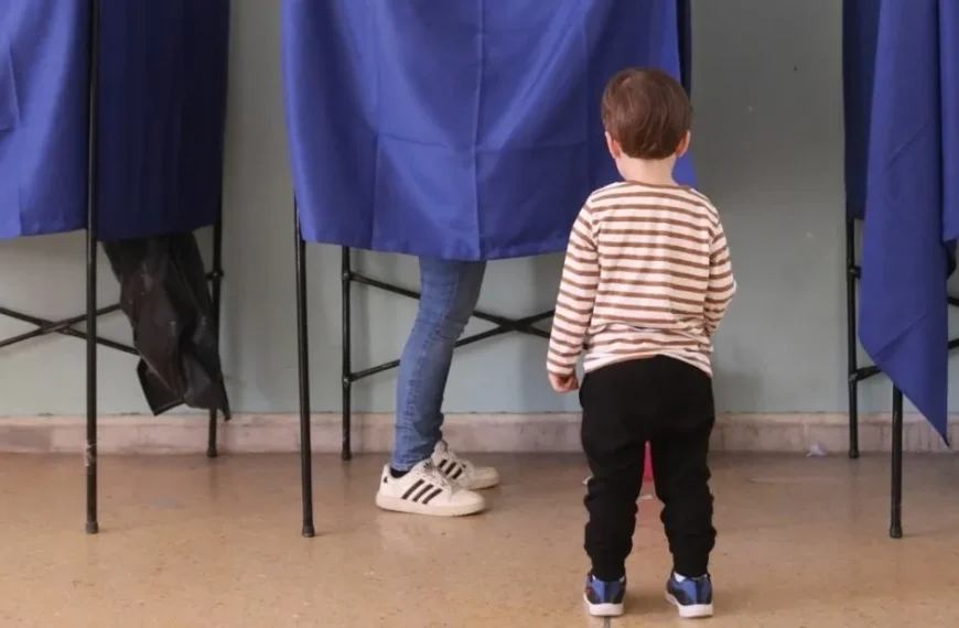 Π. Κουστένης: Μονοθεματική η συζήτηση της τελευταίες ημέρες – Προς τα μικρότερα κόμματα στρέφονται οι αναποφάσιστοι