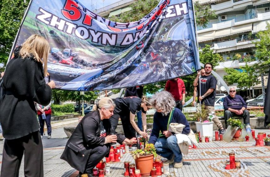 Τέμπη: Η συγκλονιστική απάντηση μητέρας θύματος στον Μητσοτάκη – «Για εμάς δεν υπάρχει ούτε περίοδος εκλογών ούτε Πάσχα»