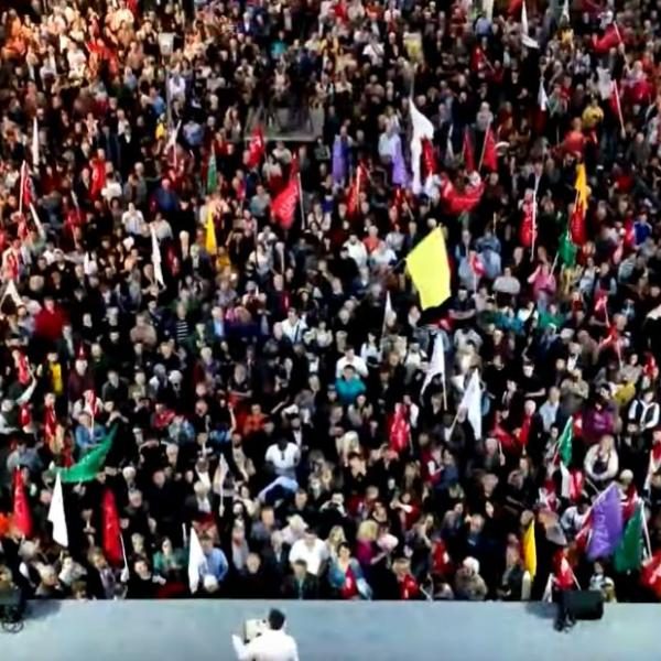 Τσίπρας στο Αγρίνιο: «Από την πλατεία Δημοκρατίας, η Δημοκρατία αντεπιτίθεται»