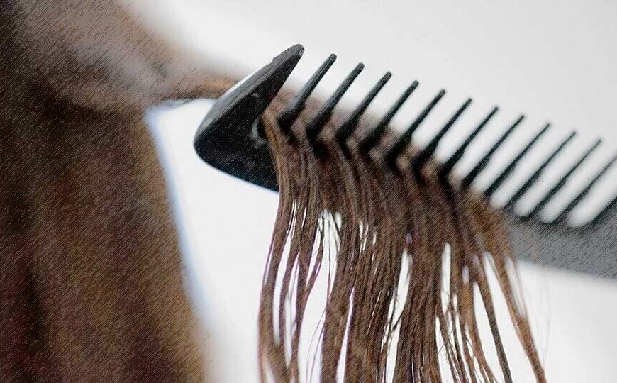 Αντώνης Λιάκος / Οι κόμποι και το χτένι