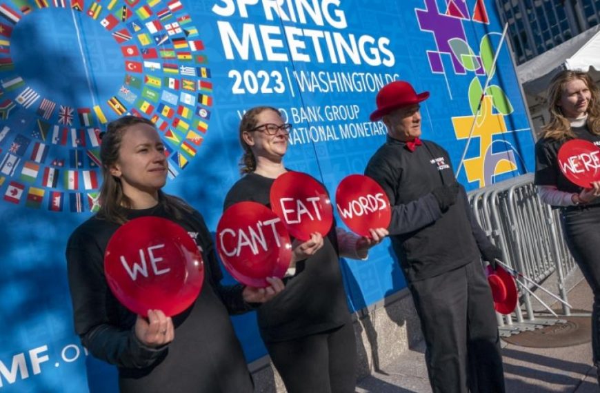 Ο μισός πλανήτης χρωστάει στο ΔΝΤ