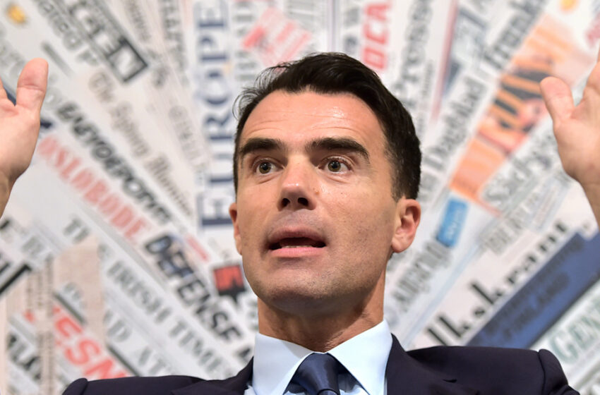 Euractive: Μάχη μεταξύ φιλελεύθερων και ακροδεξιάς για την τύχη του ΕΛΚ
