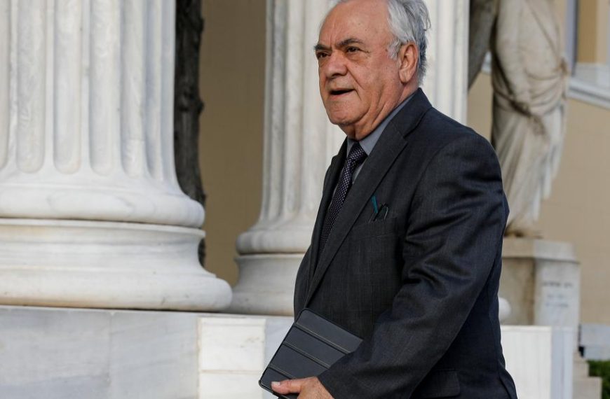 Γιάννης Δραγασάκης / Αυτά είναι τα fake news της ΝΔ για μισθούς και φόρους