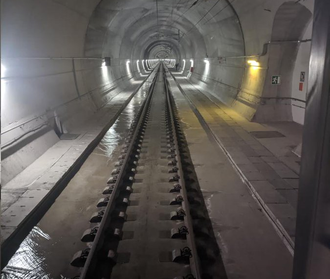 Sponty: Ο γνωστός μουσικός μέσα στο τρένο που σταμάτησε στο τούνελ – «Μετά την δολοφονία των 57 η Hellenic Train ακόμα πάει και όπου βγει»