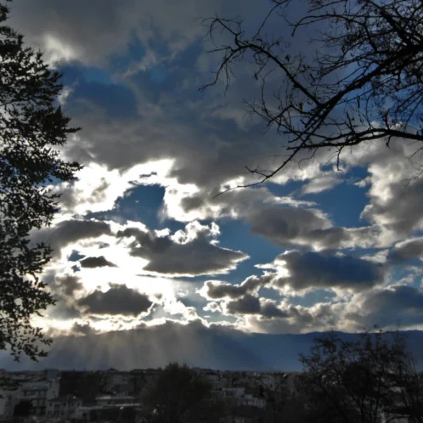 Συννεφιά και μικρή πτώση της θερμοκρασίας